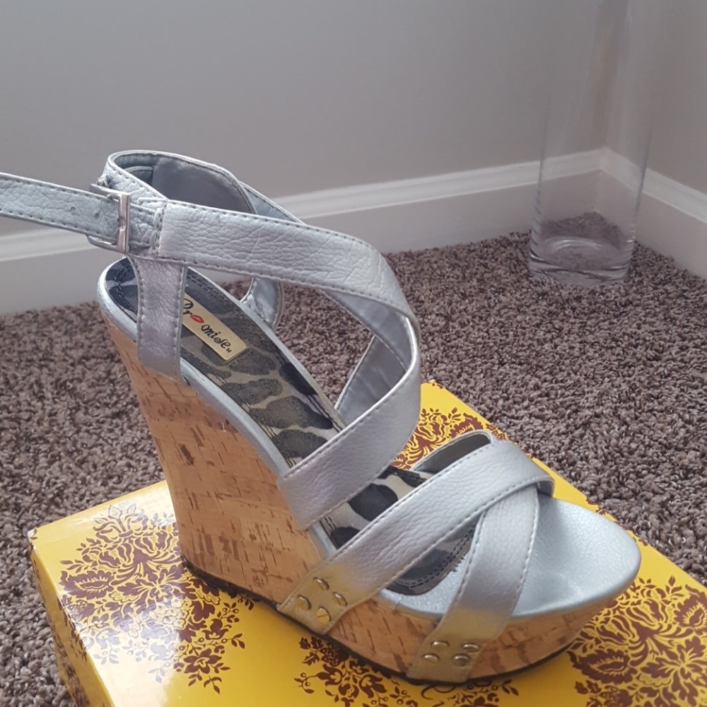 Shoe